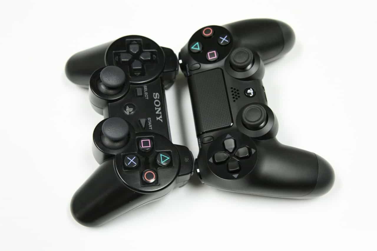 Ли джойстик ps3. Dualshock 3 vs Dualshock 4. Геймпад Dualshock 3 ps4. Dualshock 3 Dualshock 4. Dualshock 2 vs Dualshock 3.